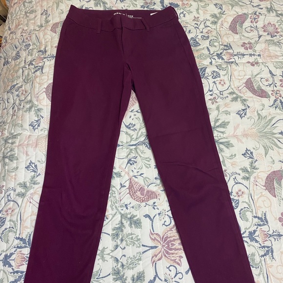 Old Navy pixie cut stretchy pants maroon in color. Size 4 tall - Picture 5 of 9